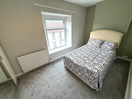 3 bedroom terraced house to rent - Photo 2