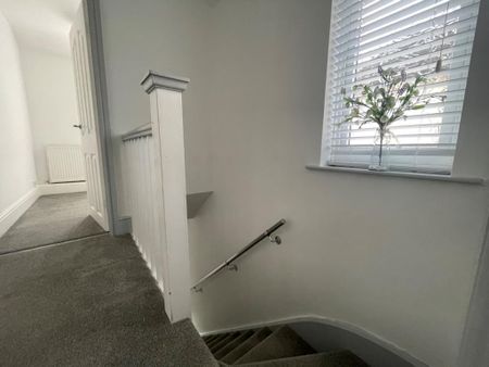 3 bedroom semi-detached house to rent - Photo 2