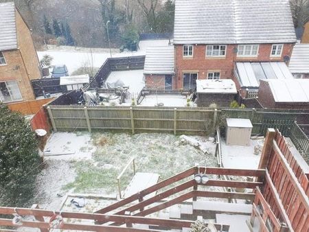 2 bedroom end of terrace house to rent - Photo 4