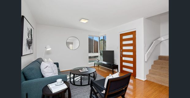 Conveniently Located 3-Bedroom Villa - Walk to River, Easy City Access - Photo 1