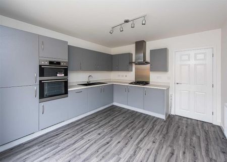 3 bedroom semi-detached house to rent - Photo 3