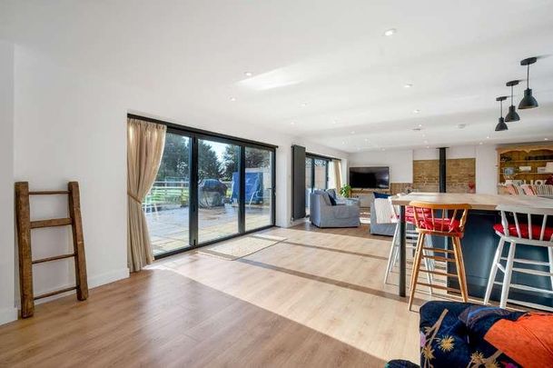 The Boathouse, Wansford, PE8 - Photo 1