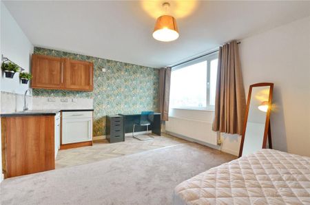 1 bedroom in a house share to rent - Photo 2