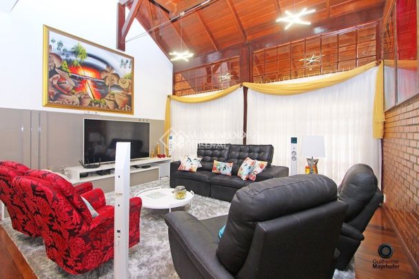 Casa com 3 quartos e 330m² para alugar em Jardim Itu, Porto Alegre. - Foto 1