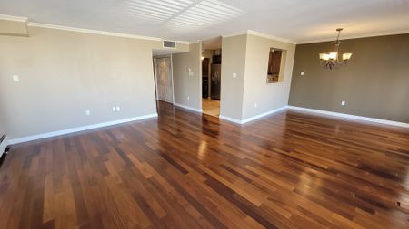 2 Br Large Executive Condo In Westmount Place/ Heat & Water Included! - Photo 3