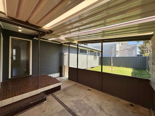 4 Thompson Street, Belmont South - Photo 1