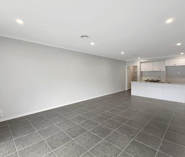 🏡 3-Bedroom House in Thornhill Park - Photo 2