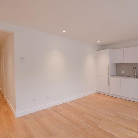 4745 Queen Mary Road - Photo 4