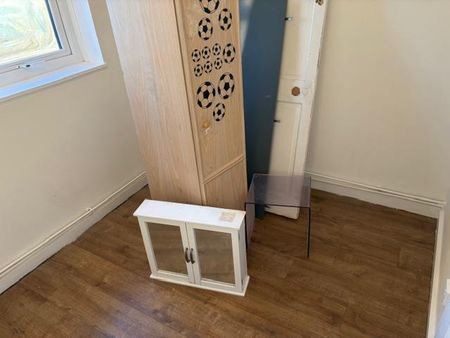 3 bedroom flat to rent - Photo 3