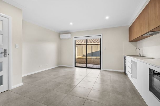 Century 21 &vert; the Paramount Group &ast;Granny Flat&ast; - Photo 1