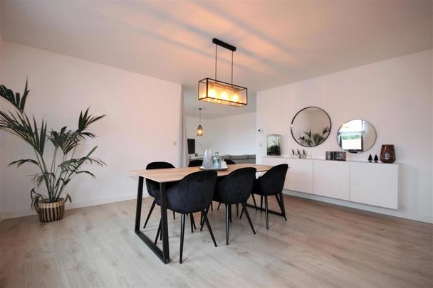 Ruim twee slaapkamer appartement met veel lichtinval - Photo 1