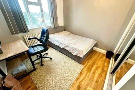 Castle Lane East - Photo 3