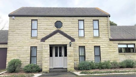 Castle like lifestyle living - Photo 4