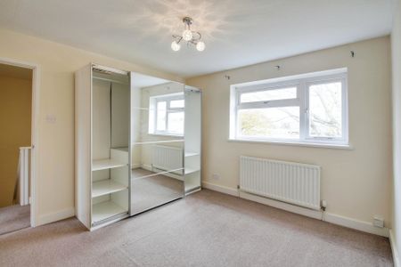 3 bed end of terrace house to rent in Valley Road, Uxbridge, UB10 - Photo 5