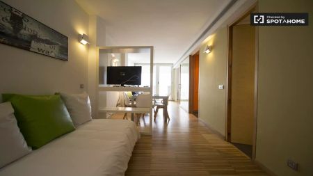 1-bedroom apartment for rent in Embajadores - Photo 3
