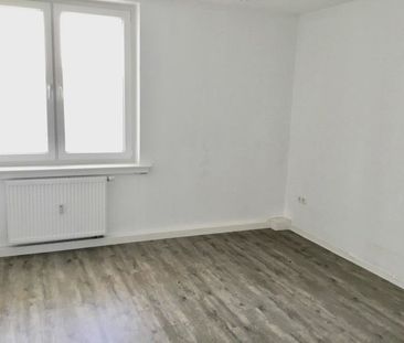 Terrassenwohnung mit Reihenhauscharakter wartet auf ruhige Bewohner - Photo 3