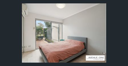 Spacious 3 x 2 Apartment with Private Courtyard – Minutes from the City! - Photo 3