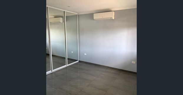 Minutes to CBD, renovated & fully air conditioned! - Photo 1