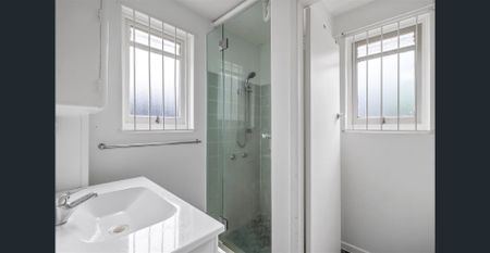 Retro Charmer Right In The Heart Of It All - Photo 4