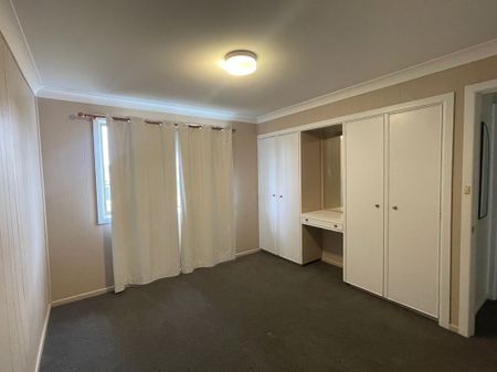 Spacious Family Home in Sought-After North Hill - Photo 3