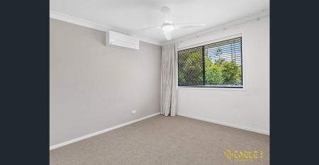 Stunning Family Home in Prime Springfield Lakes Location. Walk To the Train Station - Photo 2