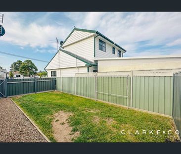 GREAT LOCATION WITH EASY FAMILY LIVING! - Photo 6