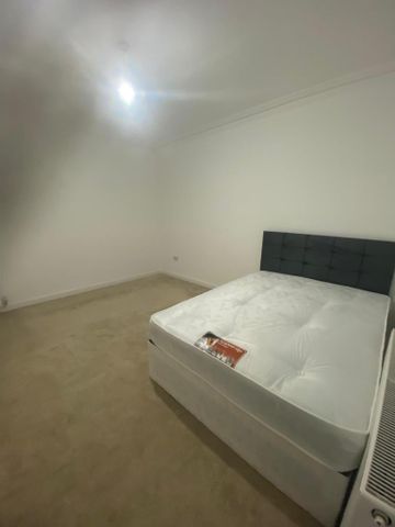 1 bedroom in a flat share to rent - Photo 4