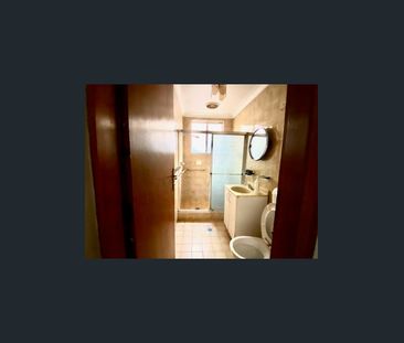 Large 5 Bedroom Home with Double Lock Up Garage - Photo 6