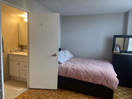 For Lease - 25 Sunrise Avenue Unit# #1212, Toronto, Ontario - Photo 3