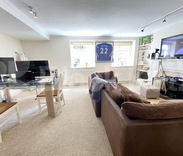 One of the most desirable areas in SE1 - Photo 1