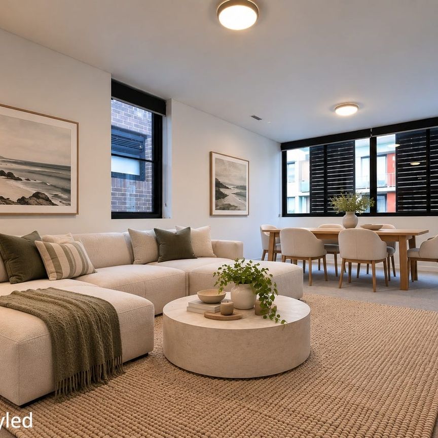 Executive apartment in renowned Tailors Walk community - Photo 1