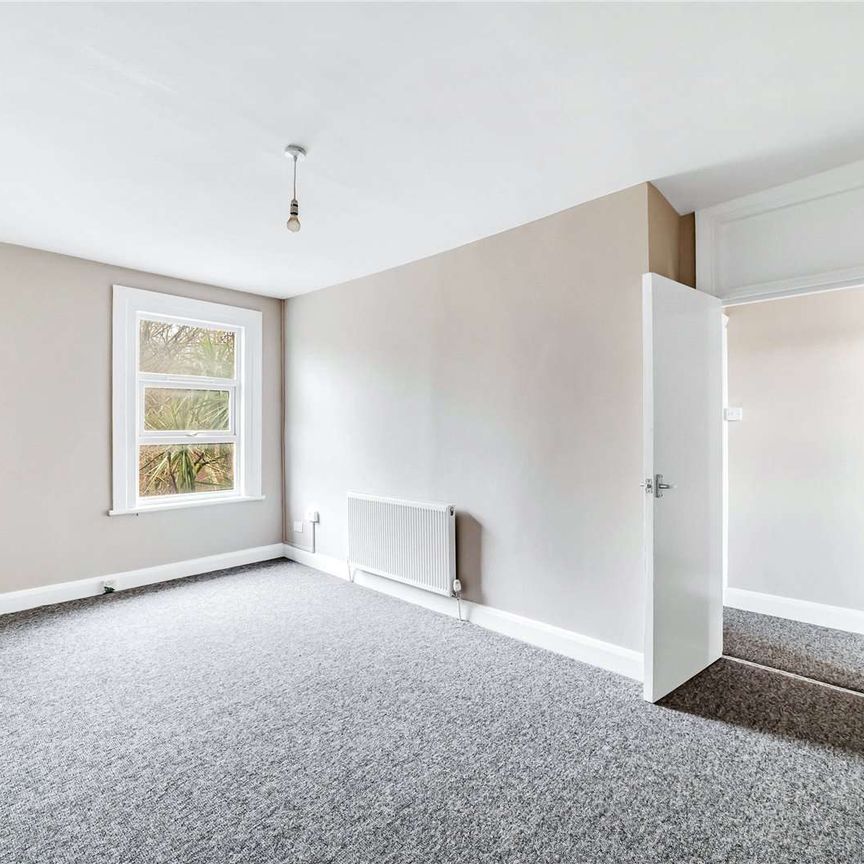 A well presented one bedroom flat set in a prime Acton Vale location - Photo 1