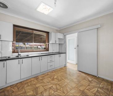 Charming 3-Bedroom Home in Lalor - Photo 5