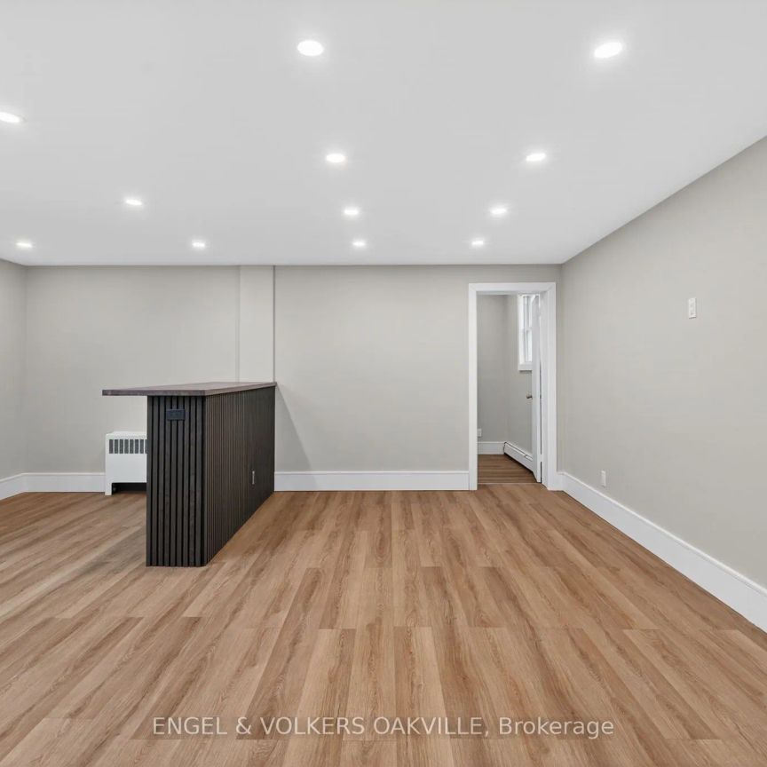 131 Lakeshore Road E #4 - Photo 1