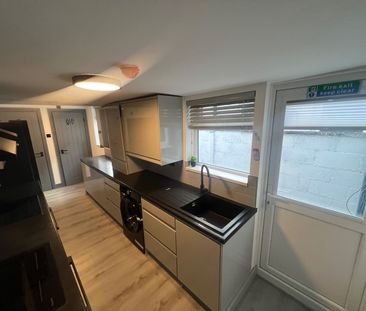 Room in a Shared House, Victoria Street, RG1 - Photo 2