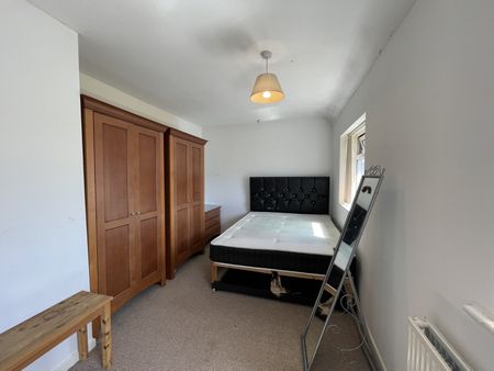 2 bedroom semi-detached house to rent - Photo 3