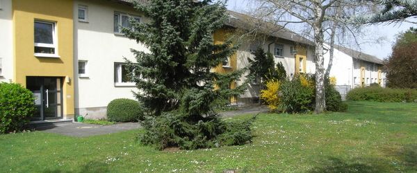 2 Zimmer, Küche, Bad, Terrasse, EG rechts - Foto 1