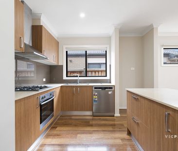 Beautiful Family Home!! - Photo 5