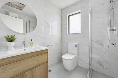Brand New 3 bedroom 2 bathroom luxury - Photo 4