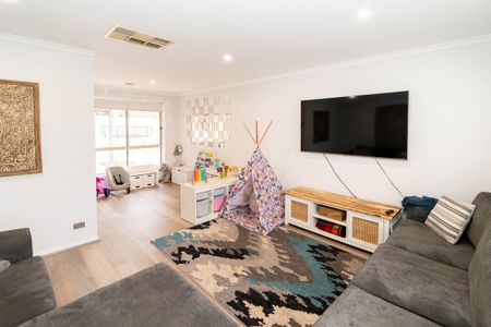 COMFORTABLE LIVING ON KALOONA DRIVE - Photo 4