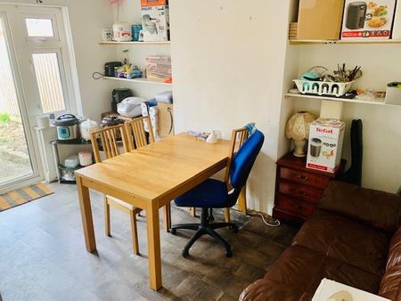 1 bedroom semi-detached house to rent - Photo 5