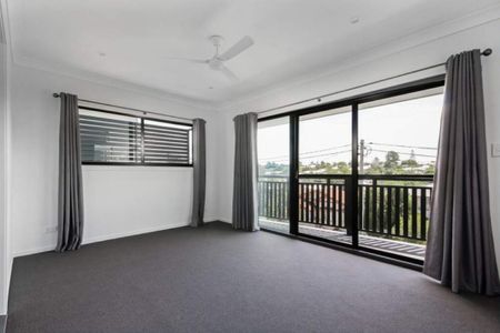 37 Lockyer Street, Camp Hill QLD 4152 - Townhouse For Rent | Domain - Photo 2