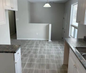 331 SIMPSON CRESCENT - Photo 2