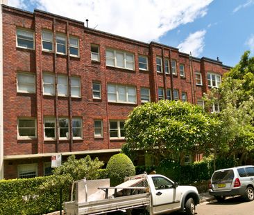 Oversized Art Deco Apartment With Leafy Outlook - Photo 6