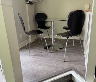 2 Bed Flat, Merton High Street, SW19 - Photo 2