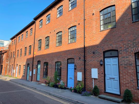 3 Bed Terraced House, Falcon Works Court, B1 - Photo 1