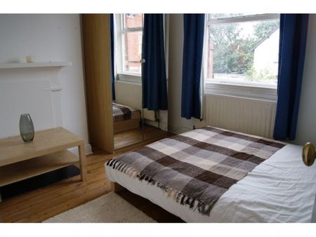 2 Bedroom Terraced House - Photo 3