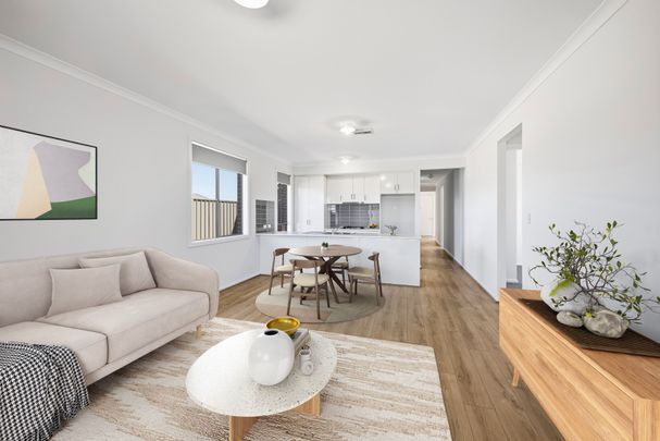 Stunning 4 bedroom home with secondary living and Solar Panels - Photo 1