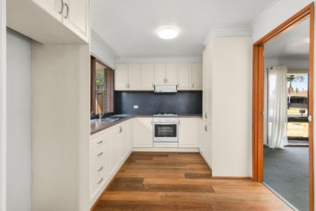 27 Valewood Drive, Kealba VIC 3021 - Photo 3