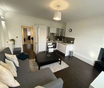 A two bedroom apartment to rent in this delightful Georgian buildin... - Photo 2